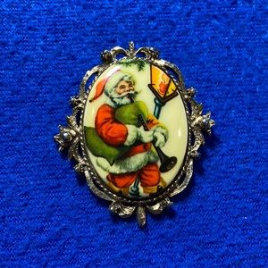 Vintage Christmas Holiday Brooch Transferware w/Gold Tone Metal